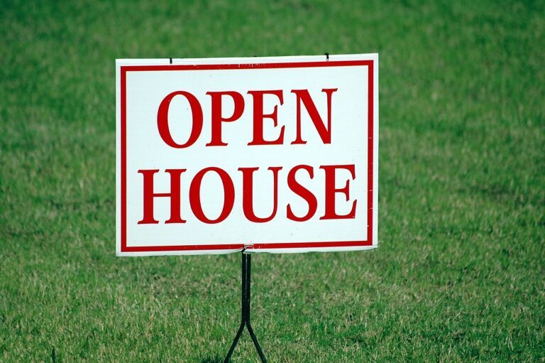 Open house for sale sign